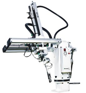 斜臂式机械手：注塑自动化的高效引擎